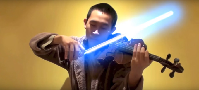 ¿La música de Star Wars interpretada con lightsabers?