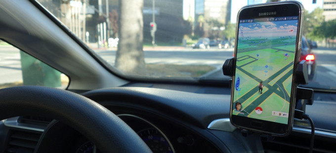 ¡Olvídate de buscar pokémon en Pokémon GO al conducir!
