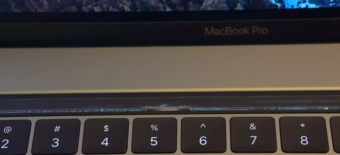 Doom ejecutándose en la MacBook Pro Touch Bar