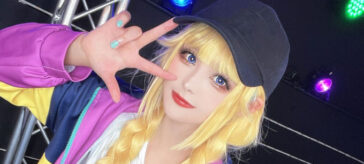 Paripi Koumei: Eiko Tsukimi en un brillante y alegre cosplay