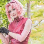Naruto: Shippūden: Sakura Haruno en un nostálgico y encantador cosplay