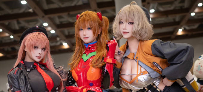 NIKKE X Evangelion: Asuka Langley, Rapi y Anis en un cosplay desde la Comiket 104