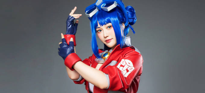 Transformers: Optimus Prime en un atractivo cosplay estilo bishoujo