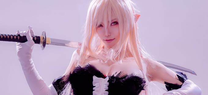 Kizumonogatari: Kiss-shot Acerola-Orion Heart-Under-Blade en un radiante y sexy cosplay