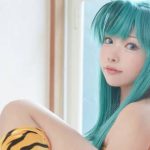 Urusei Yatsura: Lum en un cosplay tradicional y escolar a partes iguales