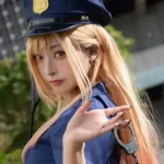 Sono Bisque Doll wa Koi wo Suru: Marin Kitagawa es la más linda policía con su cosplay