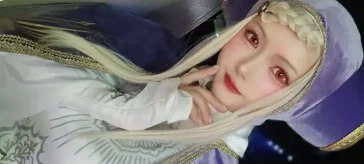Street Fighter 6: Ingrid en un mismo cosplay pero con dos versiones