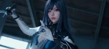 NIKKE X Stellar Blade: Raven a través de un sexy y mortal cosplay